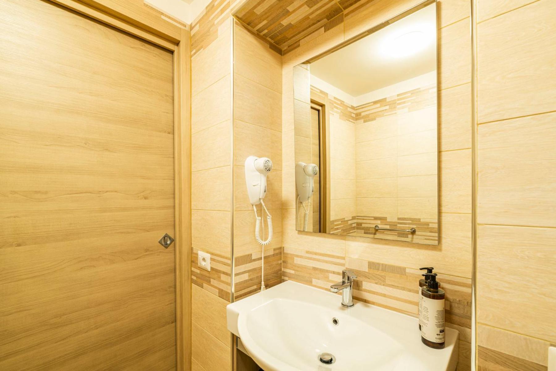 Bed and Breakfast Corso 138 - Sleep & Fly - By Domusextra Neapel Exterior foto