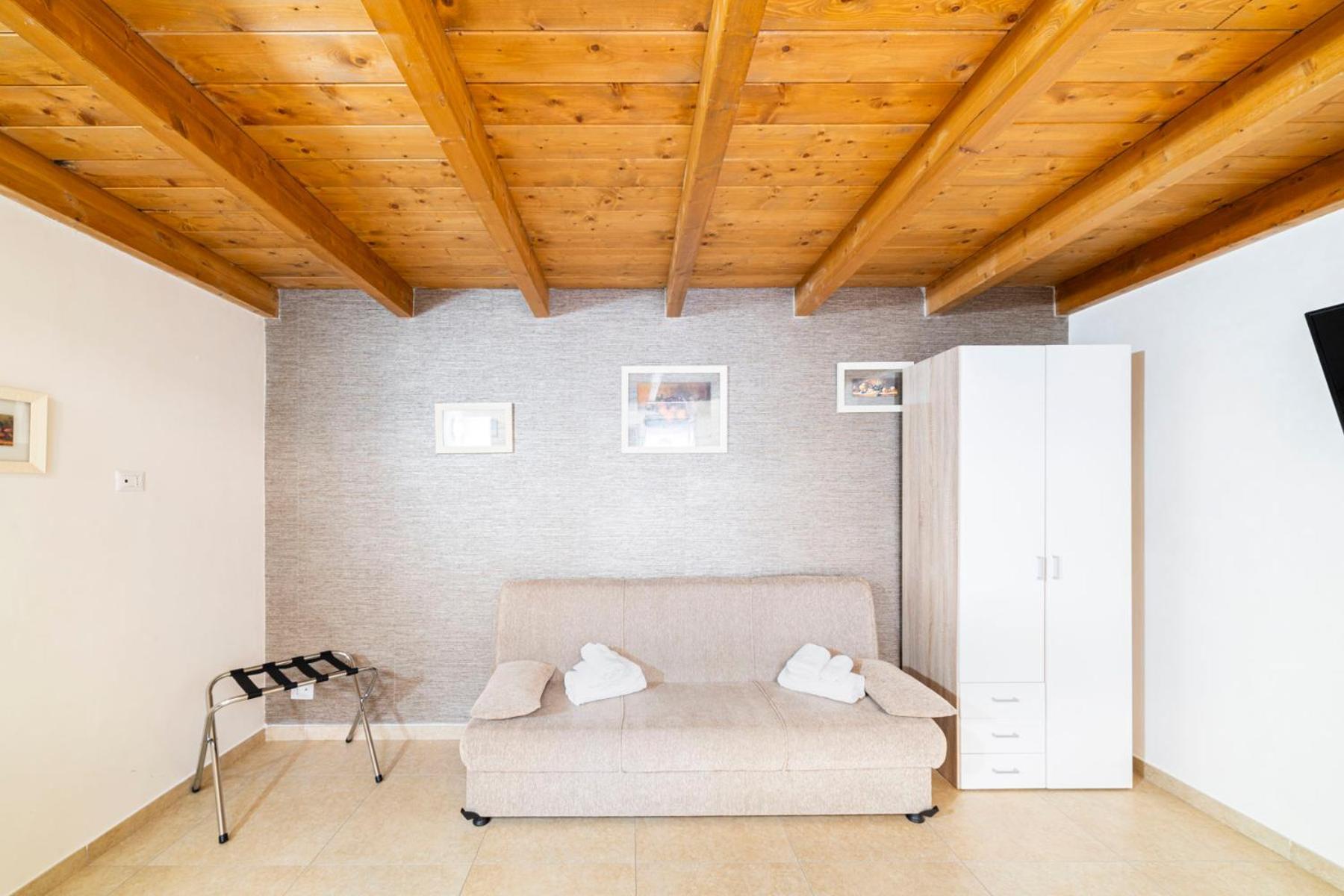 Bed and Breakfast Corso 138 - Sleep & Fly - By Domusextra Neapel Exterior foto
