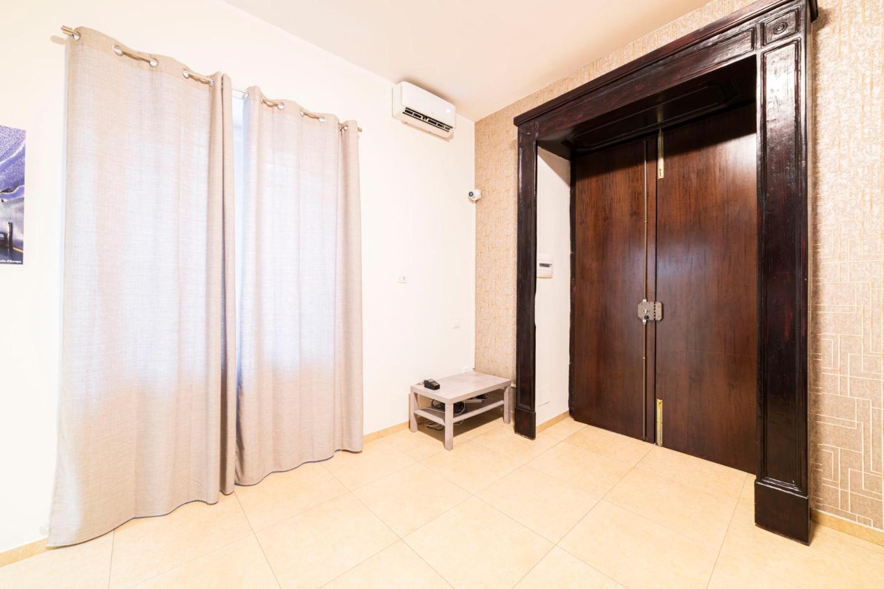 Bed and Breakfast Corso 138 - Sleep & Fly - By Domusextra Neapel Exterior foto