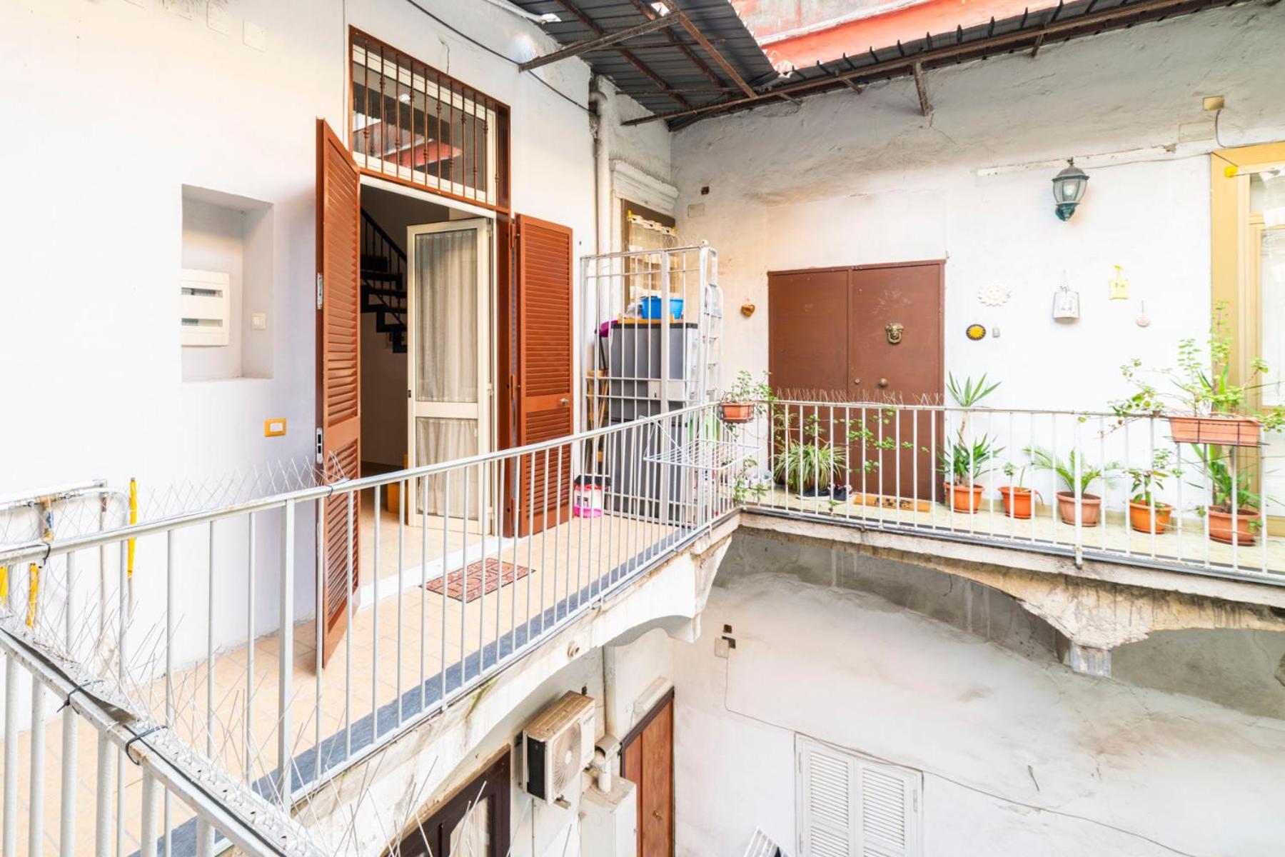 Bed and Breakfast Corso 138 - Sleep & Fly - By Domusextra Neapel Exterior foto
