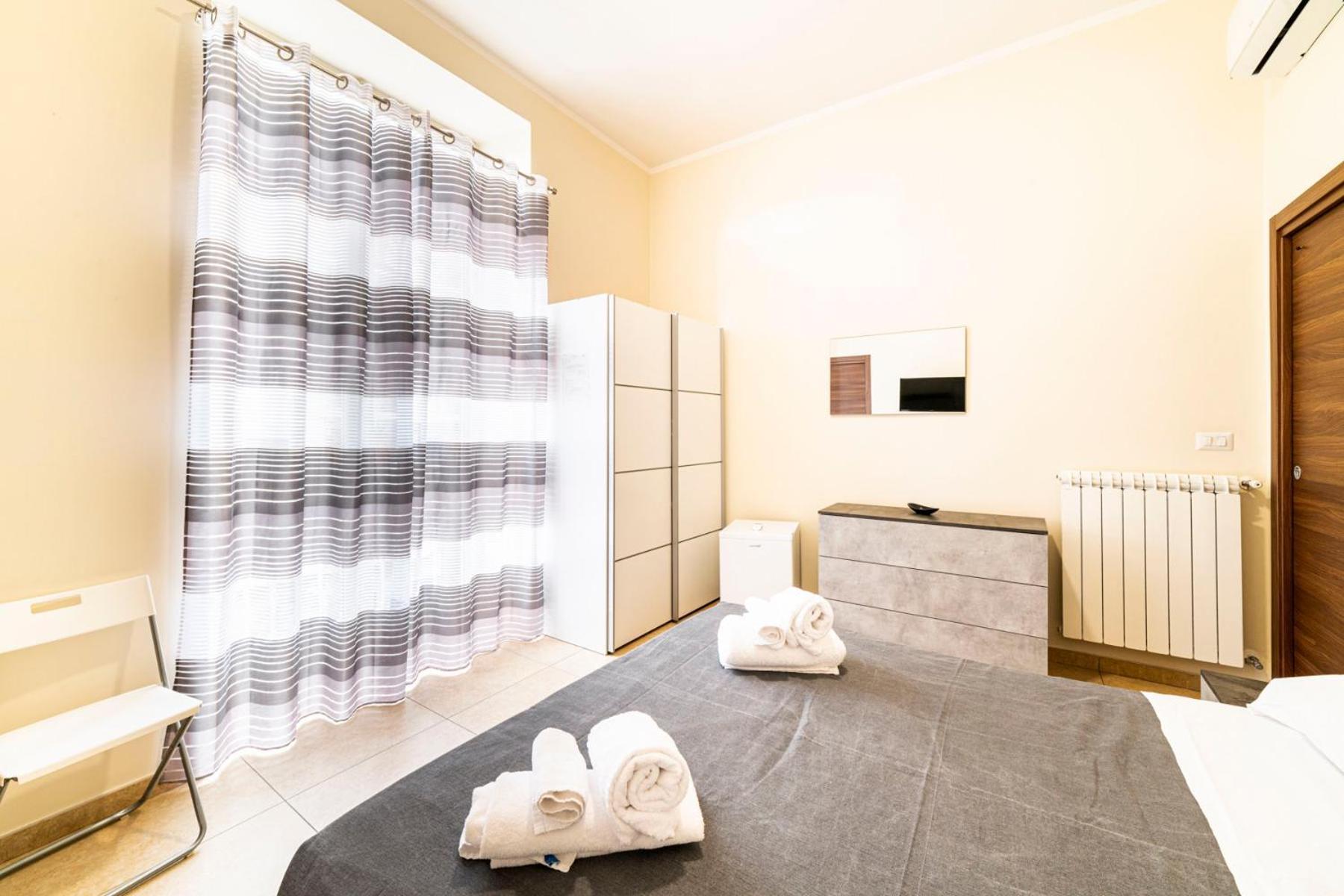 Bed and Breakfast Corso 138 - Sleep & Fly - By Domusextra Neapel Exterior foto