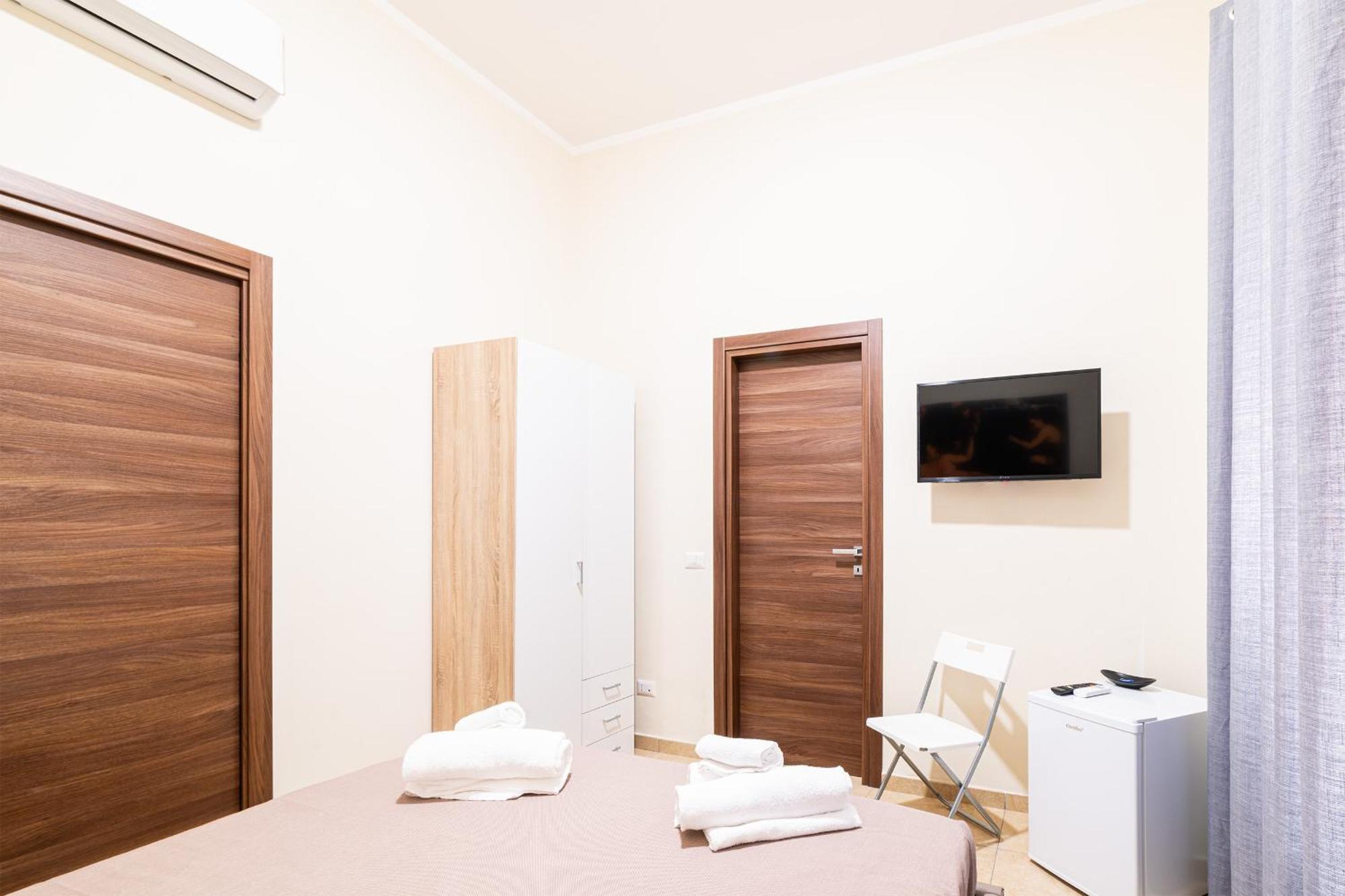 Bed and Breakfast Corso 138 - Sleep & Fly - By Domusextra Neapel Exterior foto